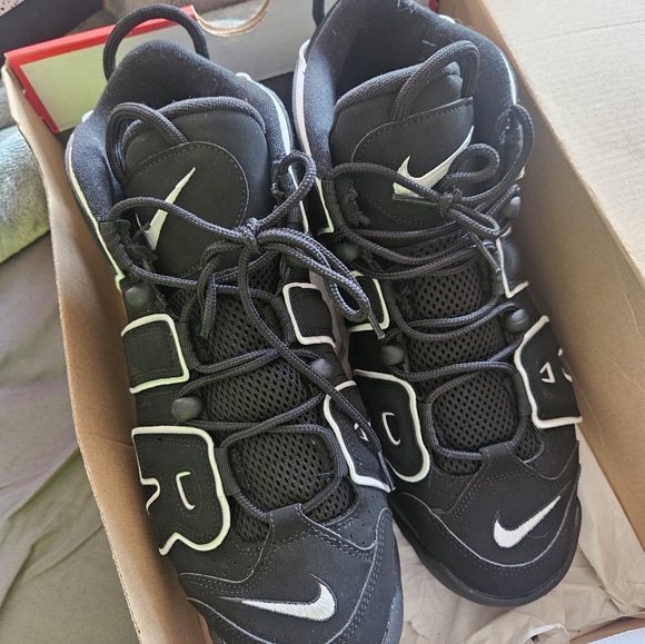 Nike - Picture 2 of 6